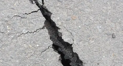 Двуметрова яма зейна до Арената