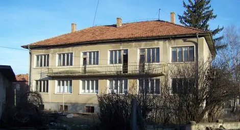 Ченгета удариха нелегален старчески дом