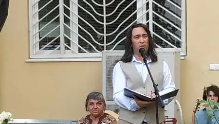 &bdquo;От мисли като косове нападнат, узрявам в есента си неизбежна&ldquo;: Поетът с рицарско копие, с което записва синкопите на сърцето