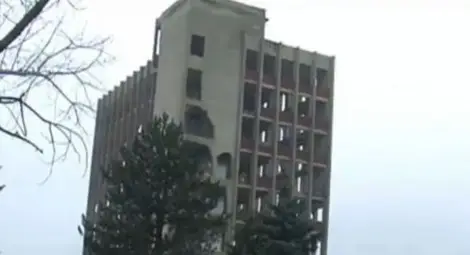 "Термити" от ромски произход изгризаха сграда в Бяла Слатина