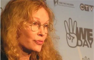 Миа Фароу: Баща на сина ми може да е Франк Синатра Миа Фароу: Баща на сина ми може да е Франк Синатра