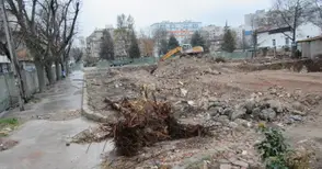 Старият Родилен дом съборен един месец преди крайния срок