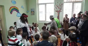 Старата костенурка ще разказва приказки за парите в „Леонардо“