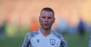 Дузпа: И... реферът отново е играчът на мача