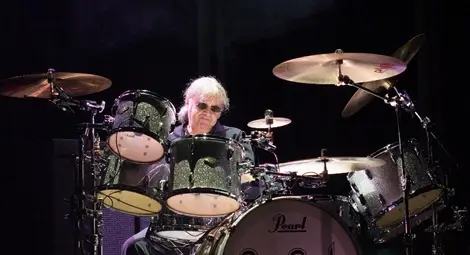 Барабанистът на легендата „Дийп Пърпъл“ забива за русенци в Канев център Барабанистът на легендата „Дийп Пърпъл“ забива за русенци в Канев център