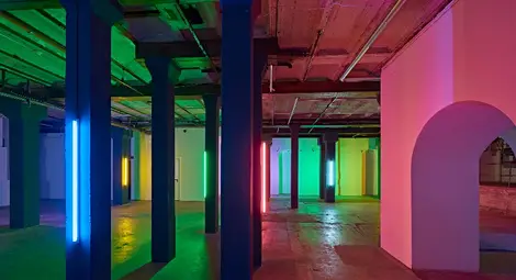 Германката Зора Кройцер изпълва  Дом Канети със светлинни потоци