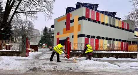 Над 150 служители са мобилизирани за обработка на тротоарите срещу заледяване