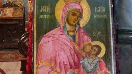 Рядка чудотворната икона на кърмеща Богородица показват в Русе