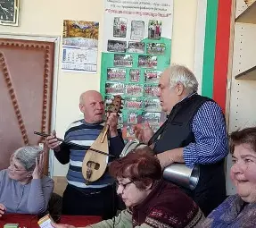 84-годишна поетеса посвети стихотворение на нов пенсионерски клуб "Мечта" /галерия/