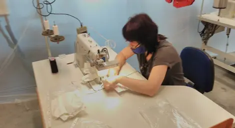 "Топ мен" дава до 1500 лева заплата на шивачки на маски за Германия и Франция