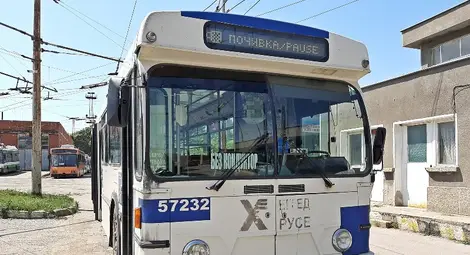 Подменят поетапно тапицерията  на 30-годишните тролейбуси