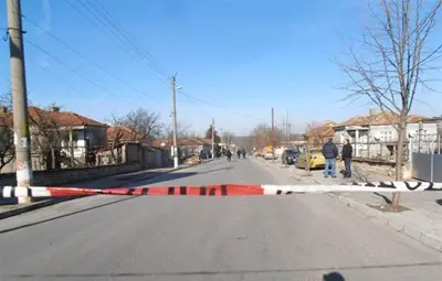 Започва пълна евакуация на цялото население на Хитрино заради преливането на цистерните Започва пълна евакуация на цялото население на Хитрино заради преливането на цистерните