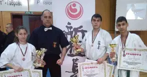 Каратеките на „Русе“ откриха сезона с 5 държавни медала
