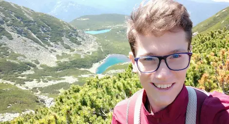 Отличеният от &bdquo;Майкрософт&ldquo; Калоян Мънев: Всяко малко знание е толкова полезно, колкото всяко листо за едно дърво