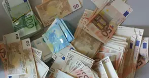 Русенка се прости с 60 000 евро, докато се мести на сигурно място заради вируса