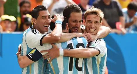 Игуаин изстреля Аржентина на полуфинал