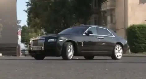 Студент потроши ролс-ройса на зърнения бос Бенчо Бенчев