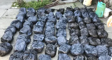 Натъпкани във фризери 71 кг тютюн обявени за личен запас