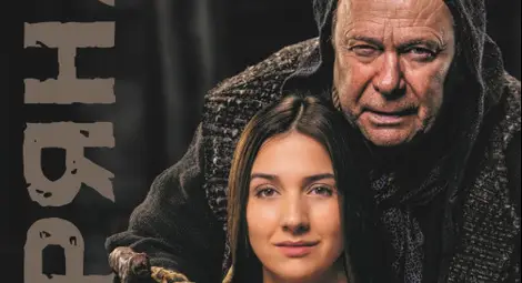 Потребители на социални услуги с безплатни билети за бенефиса на Косьо Станев