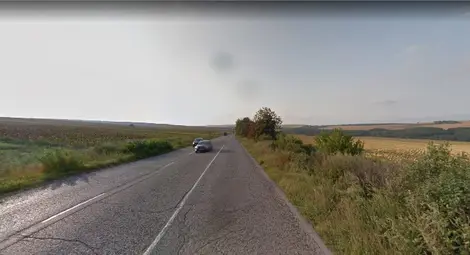 Настилката на Мойсев баир вече не изглежда така и е безупречна, но липсата на маркировка превръща и бездруго опасния участък в още по-голяма клопка за неопитните и самонадеяните шофьори. Настилката на Мойсев баир вече не изглежда така и е безупречна, но липсата на маркировка превръща и бездруго опасния участък в още по-голяма клопка за неопитните и самонадеяните шофьори.