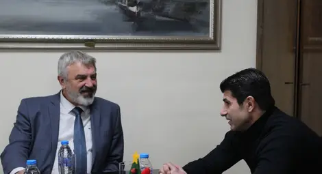 Драгомир Драганов отличи президента на БФС  Георги Иванов-Гонзо със знака на областния управител на Русе