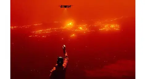 Фотограф изгори дрона си над кратера на вулкана Фаградалсфядл