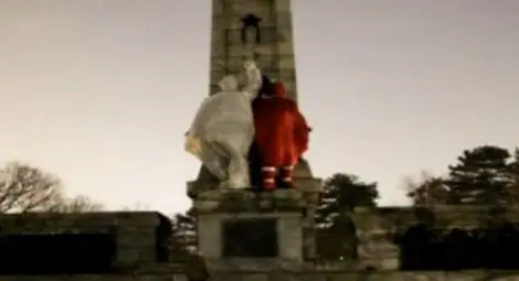 Братската могила в Борисовата градина осъмна като мартеница Братската могила в Борисовата градина осъмна като мартеница