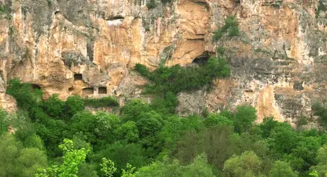 Инициаторът на спасяването на архива от реставрацията на Ивановския скален манастир д-р Александър Стойков: Никой не знае къде е преписано Лондонското Четвероевангелие, а най-логичното място е Иваново Инициаторът на спасяването на архива от реставрацията на Ивановския скален манастир д-р Александър Стойков: Никой не знае къде е преписано Лондонското Четвероевангелие, а най-логичното място е Иваново