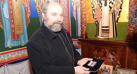 Свещеникът от болничния храм обвинен във всички смъртни грехове с анонимка