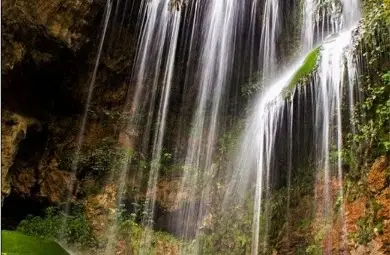 "Дейли Мейл": Катя, загинала край Крушунските водопади, оставя 2 сираци