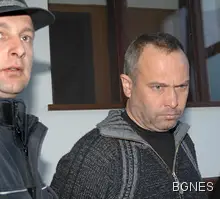 Доживотен завор грози лекаря, съсякъл с брадва баща си