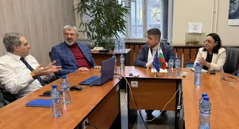 Областният управител на Русе Драгомир Драганов свика среща относно опасността от поява на ледоход в българския участък на река Дунав Областният управител на Русе Драгомир Драганов свика среща относно опасността от поява на ледоход в българския участък на река Дунав