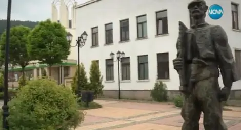 Златодобивната компания се оттегля от Трън