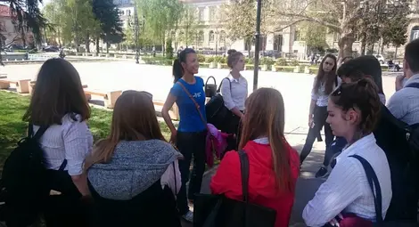 Ученици от Английската влизат  в ролята на туристически гидове