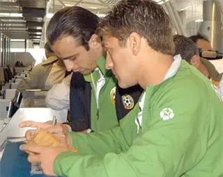 Уникално! Закъснялото писмо на Димитър Бербатов до Стилиян и Мартин!