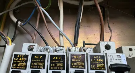 Жена получи 65 евро сметка за ток за необитаемо жилище. При опит да пусне жалба откри, че фактурата е изтрита