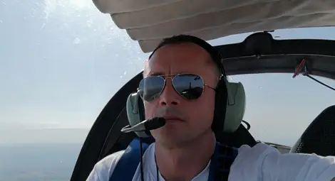 Свилен Максимов си купи самолет, за да избяга от войната по пътищата Свилен Максимов си купи самолет, за да избяга от войната по пътищата