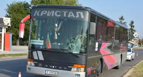 Автобус с пенсионери блъсна смъртоносно възрастен мъж