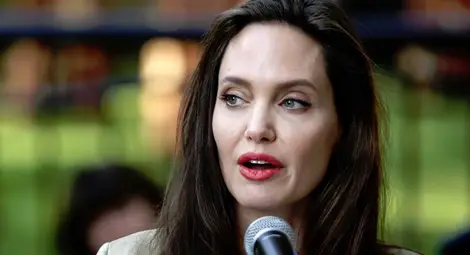 Джоли представи новия си филм за Камбоджа