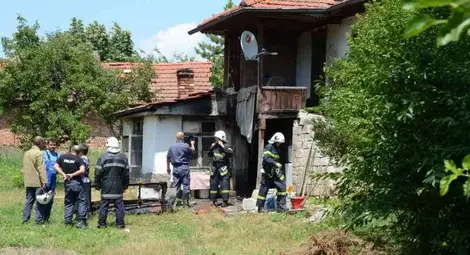 Майка и двете й деца обгоряха при пожар