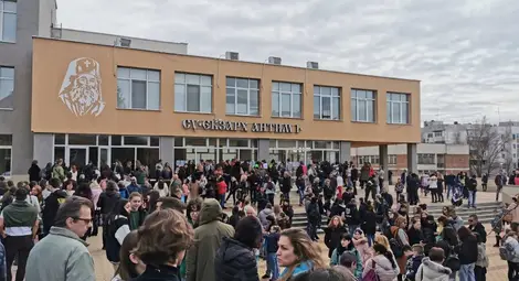 Осемнадесет ученици от България са победители в най-голямото състезание по английски език в света