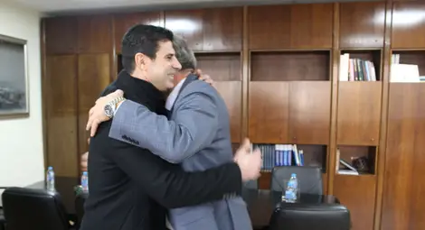 Драгомир Драганов отличи президента на БФС  Георги Иванов-Гонзо със знака на областния управител на Русе