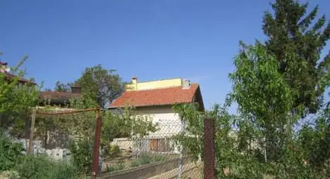 Заложена срещу неканени гости самоделна пушка рани заклет крадец във вилна зона