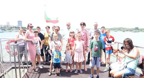 Повече от 160 деца от Русенско се включиха в инициатива  на областната управа по случай Деня на река Дунав