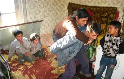 Ето историята на жената без крака, която ще ражда осмо дете и ще го изостави