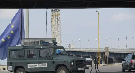 Прокуратурата иска временен бежански лагер в Русе