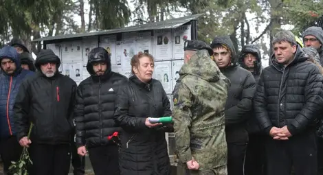 С националния химн и най-високи почести изпратиха кмета  на Две могили Божидар Борисов в последния му земен път