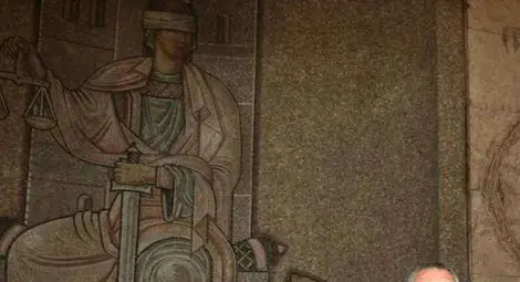 Телефонният терор продължава - сигнал за бомба опразни Съдебната палата