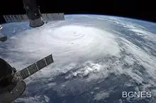 Извънземните изпратиха топка с биологичен материал на Земята