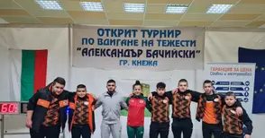 Джан Зарков с най-тежка  щанга на подиума в Кнежа